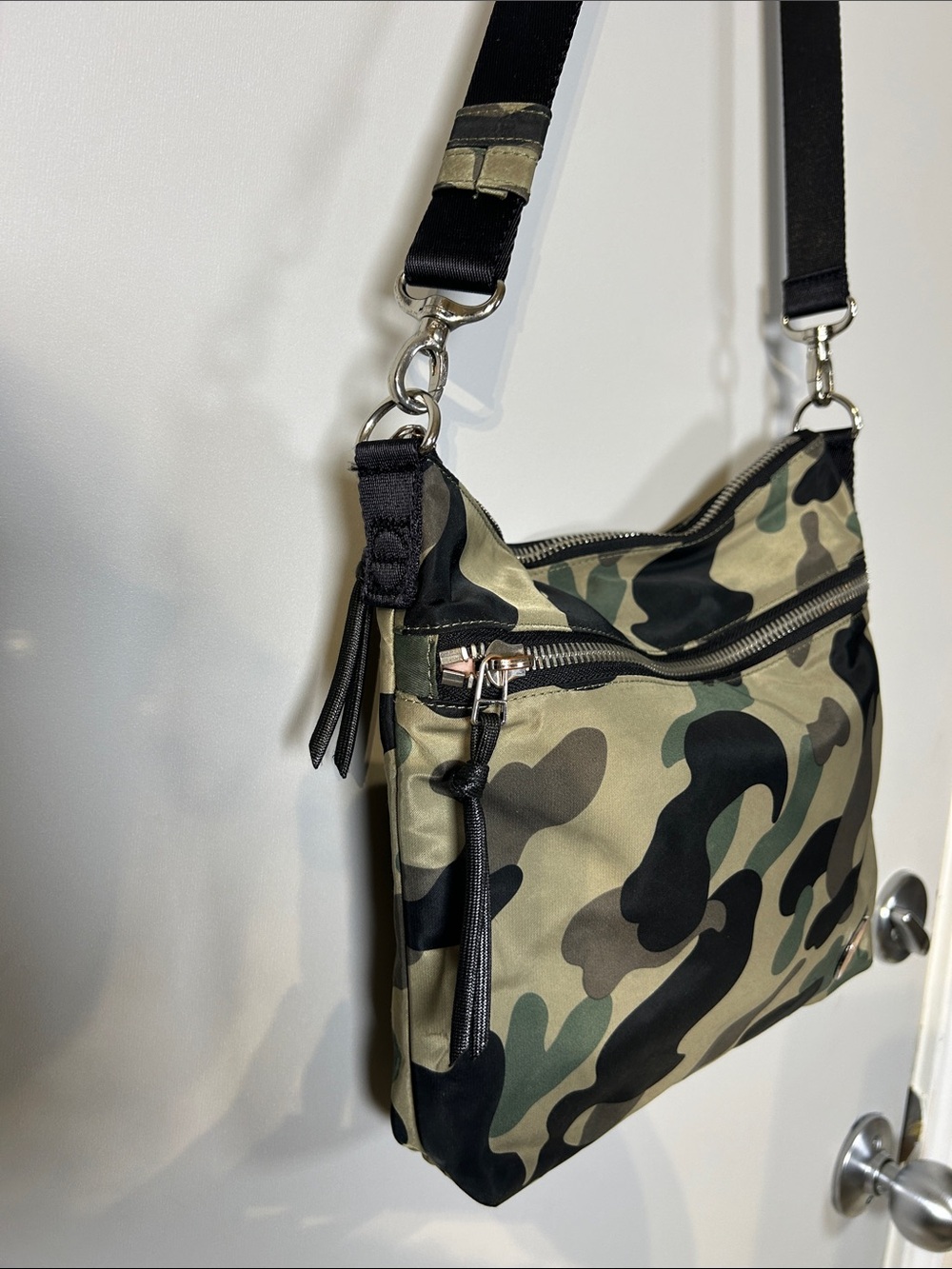 shortyLOVE AMUSE Green Camo Crossbody Bag Medium Yellow Handle  LIKE NEW! - Picture 4 of 10